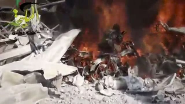 Δεκάδες νεκροί σε αεροπορική επιδρομή σε προάστιο της Δαμασκού